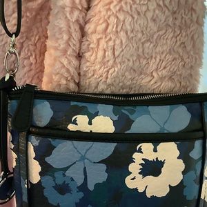 Nicole Hiller Blue/White Floral 9.5”x7” Handbag